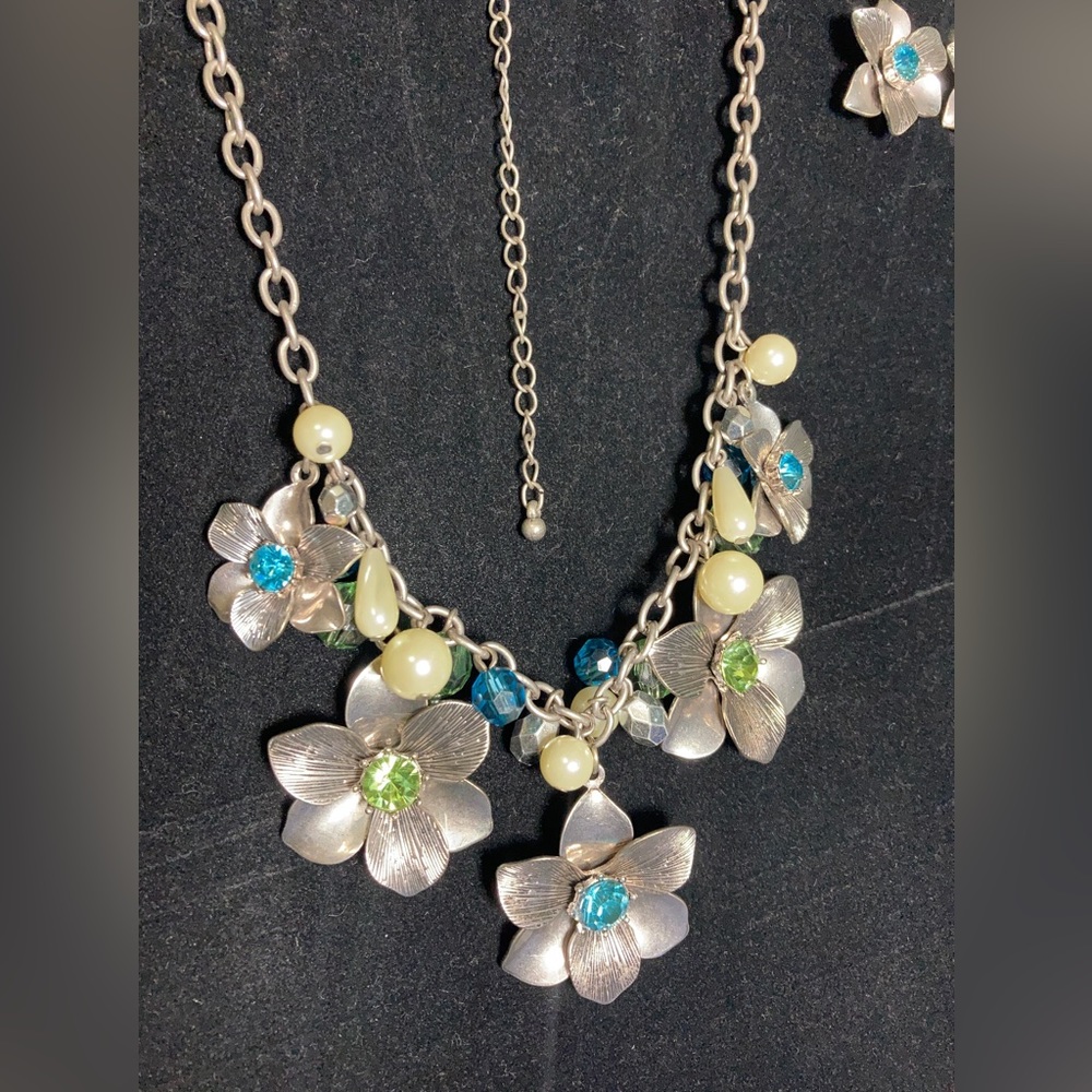 Premier Designs jewelry 3 piece set.  necklace, bracelet and earrings